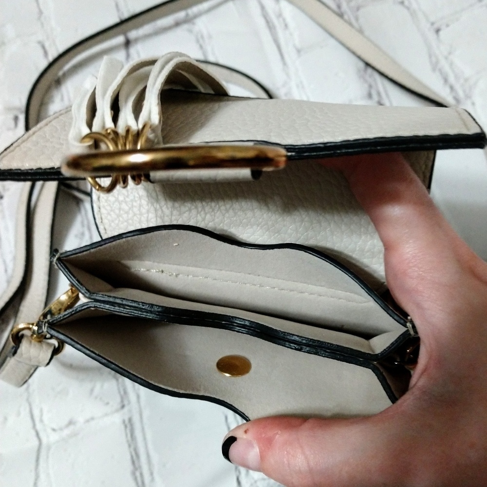 Tech crossbody - Picture 6 of 6